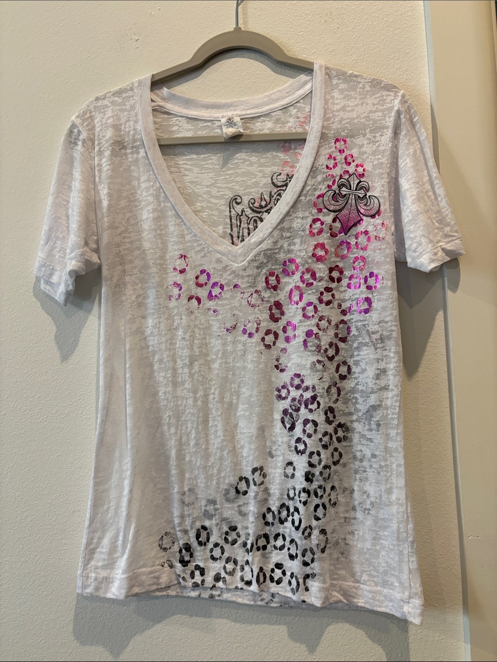 Affliction Y2K Hyacinth Burnout White V-Neck Tee Pink Black Leopard Print Medium